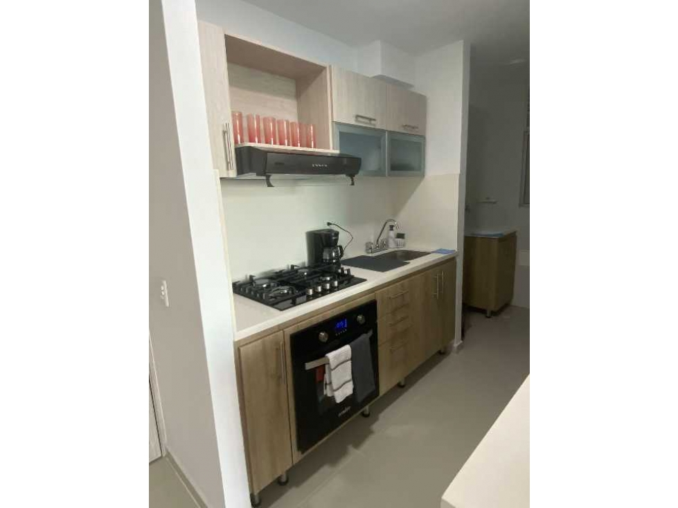 Se vende apartamento en Miramar, zona plana, lado sombra, 3 hab, 2