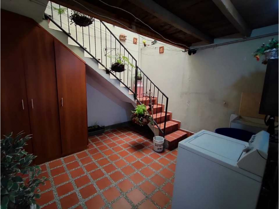 SE VENDE CASA EN LA AMERICA MEDELLIN