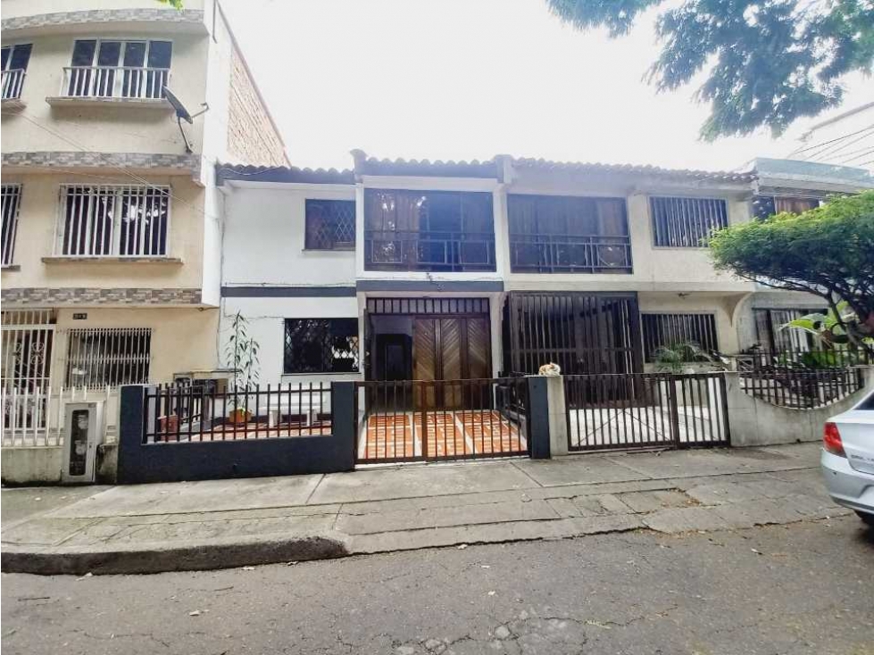 SE VENDE GRAN CASA EN CALI SUR CIUDAD 2000 BUEN PRECIO