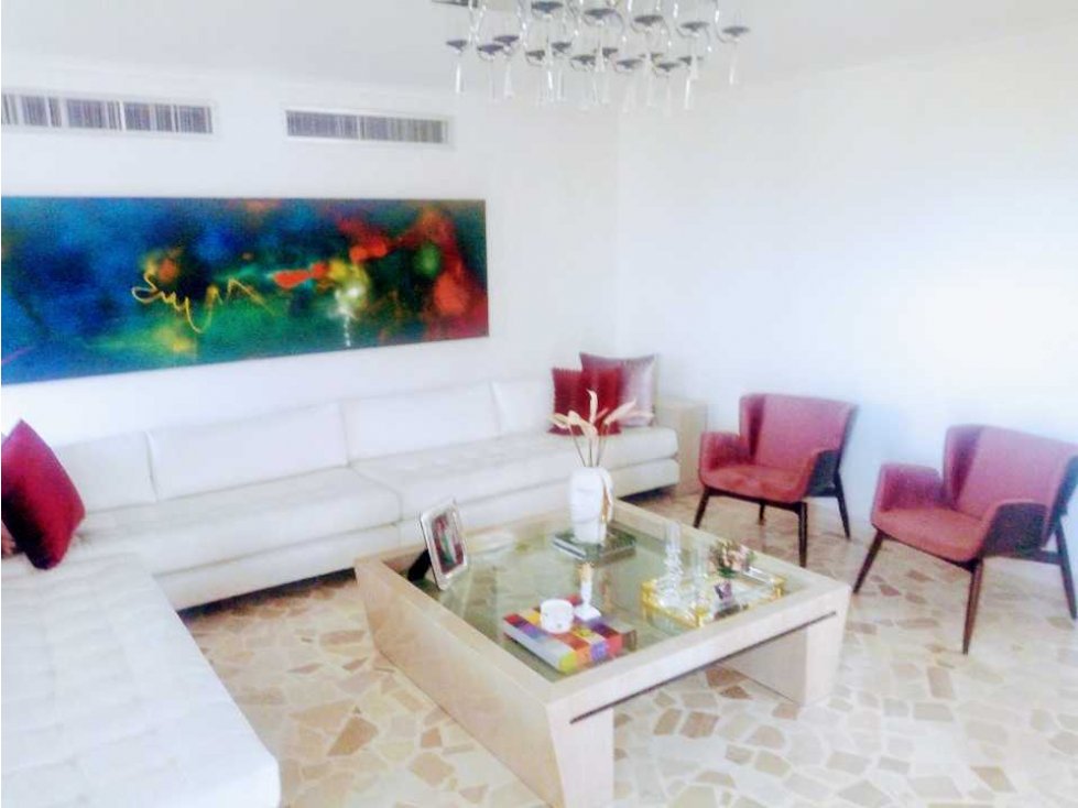 SE VENDE REMODELADO PENTHOUSE EN RIOMAR