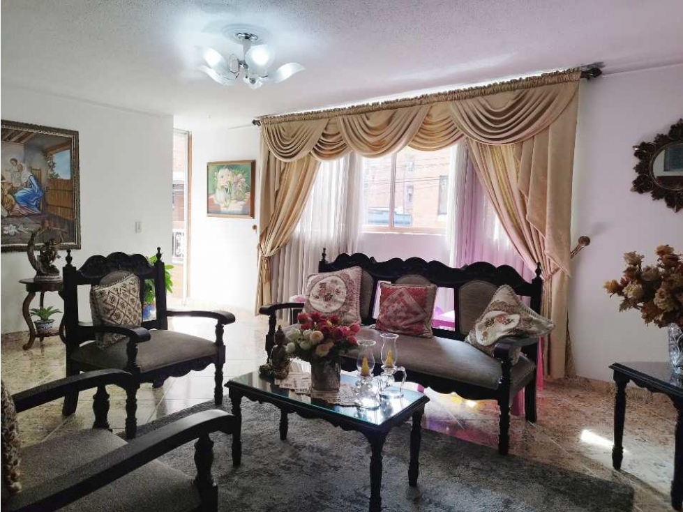 VENDO AMPLIO APARTAMENTO EN ENVIGADO, BARRIO MESA