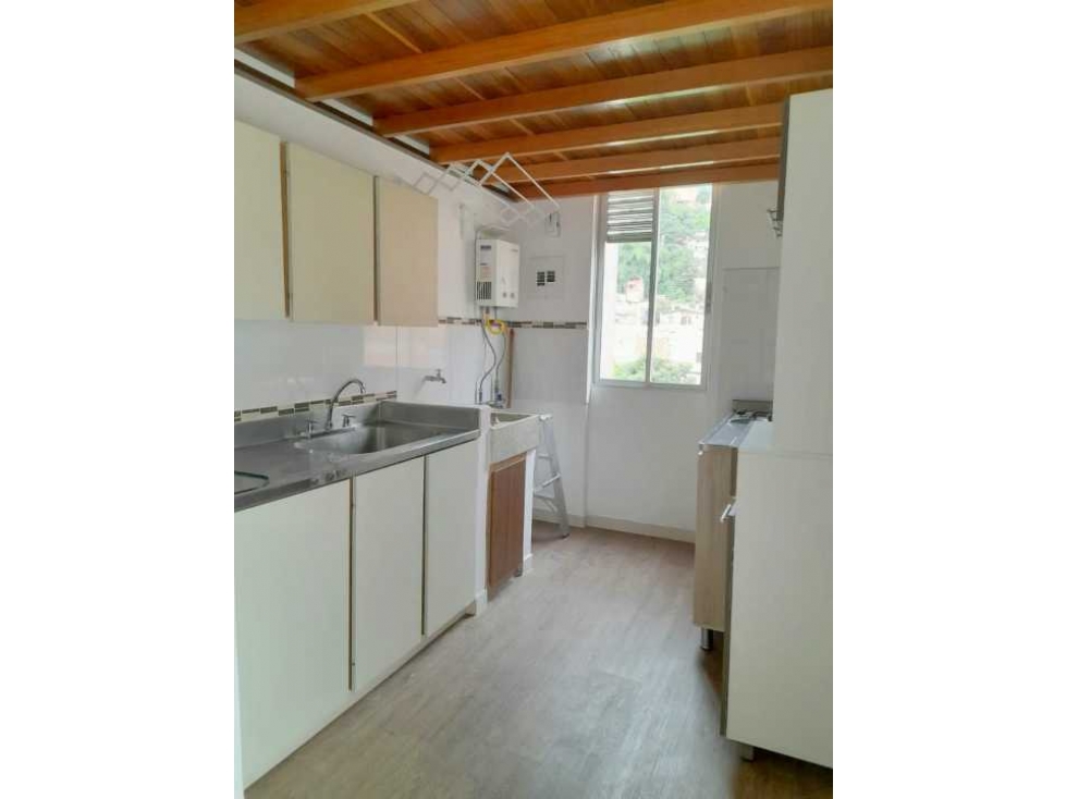 Vendo apartamento en Envigado,  cerca al barrio San Mateo.