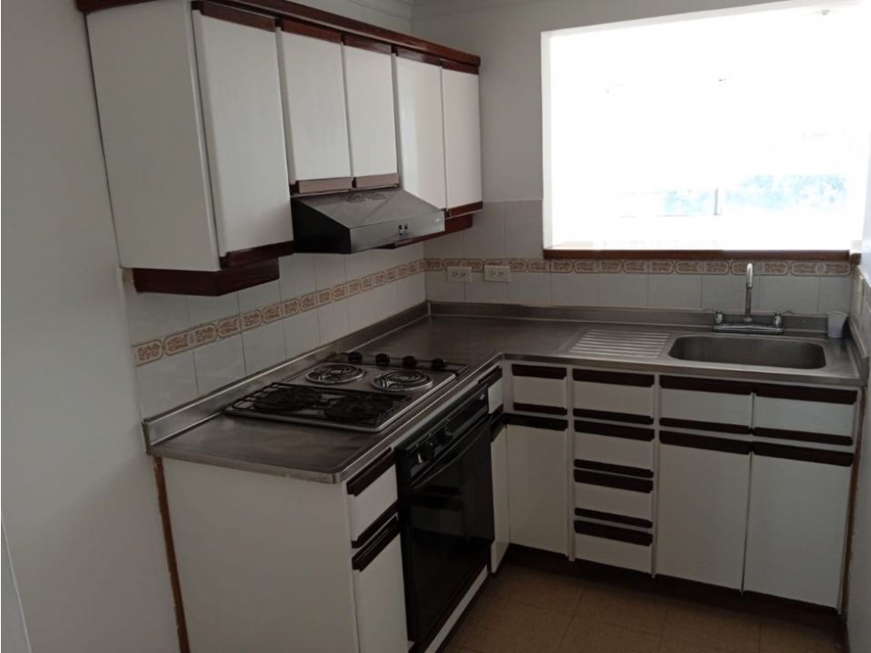 VENDO APARTAMENTO LAURELES LORENA (c)