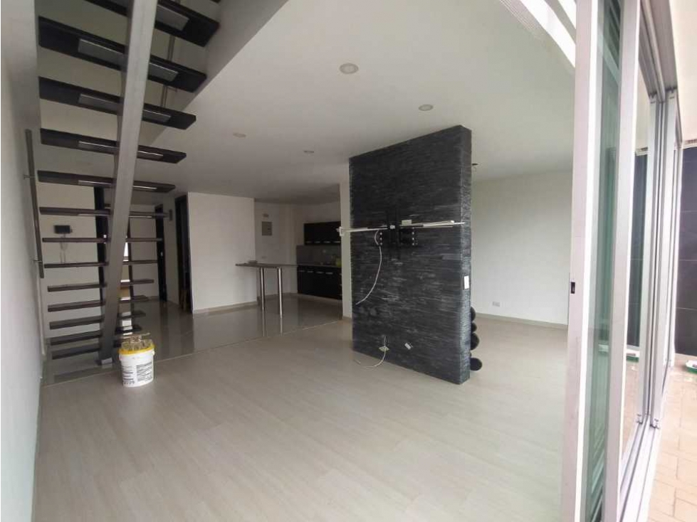 Vendo apartanento duplex en edificio sector laureles