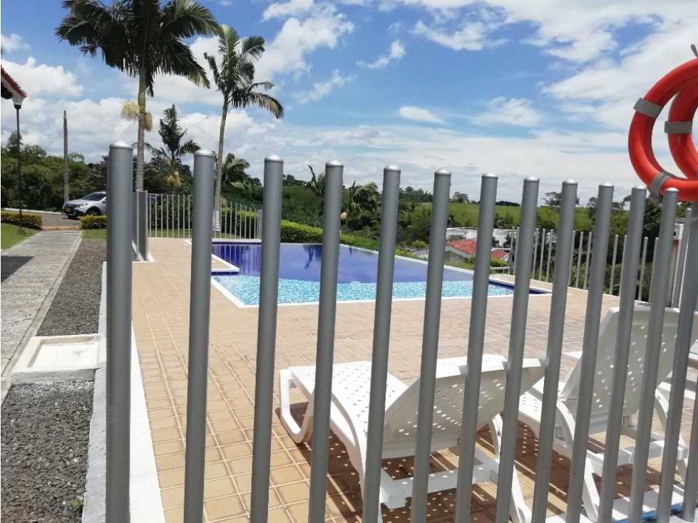 VENDO CASA CAMPESTRE CON HERMOSA VISTA RODEADA DE NATURALEZA