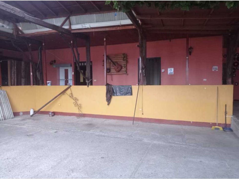 Vendo casa comercial con lote sobre vía principal la Florida