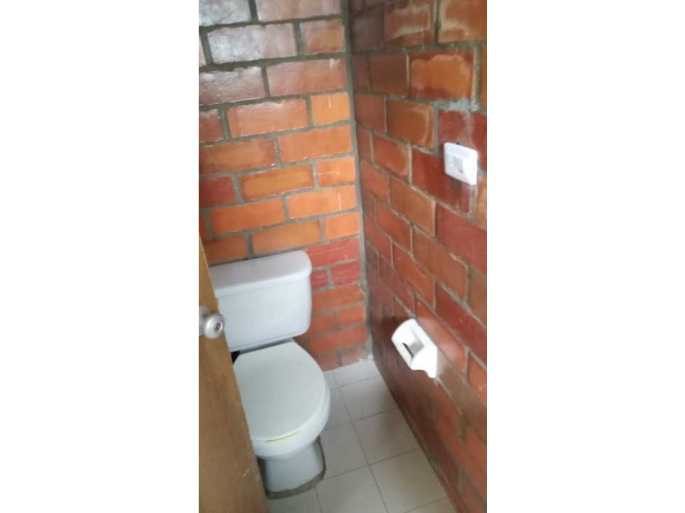 Vendo casa en el norte de cali barrio villas de veracruz  esquinera