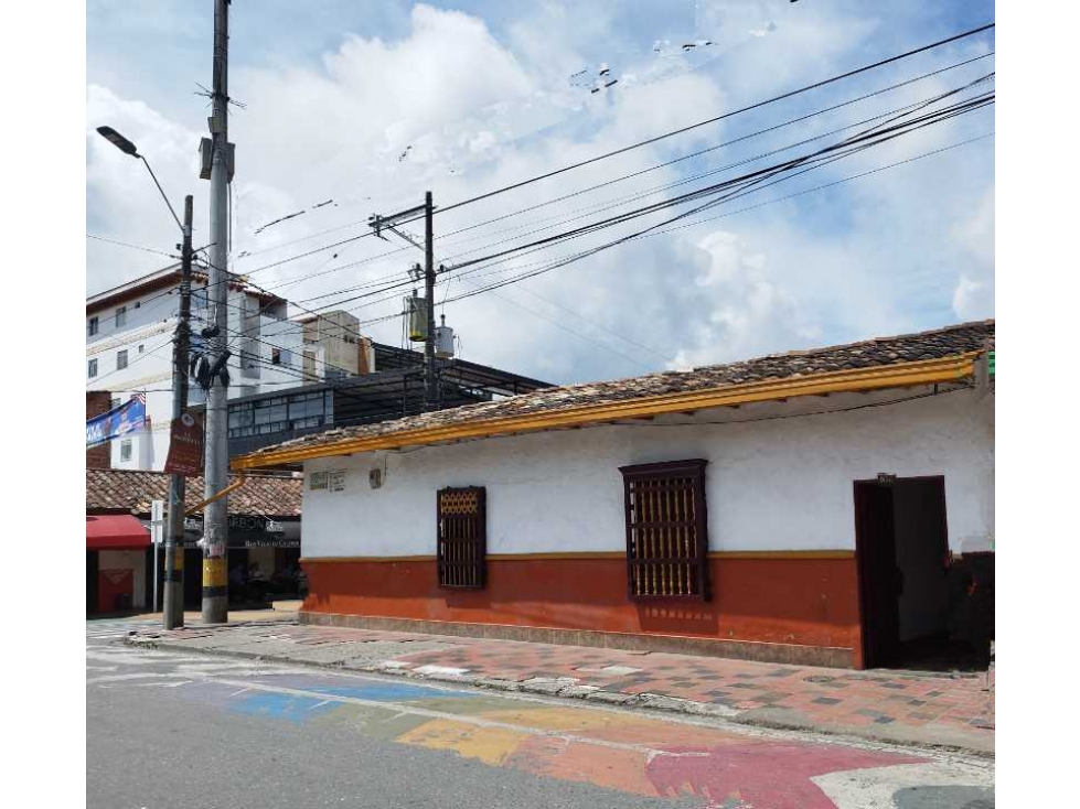 VENDO CASA EN PARQUE PRINCIPAL DE SAN ANTONIO DE PEREIRA, RIO NEGRO