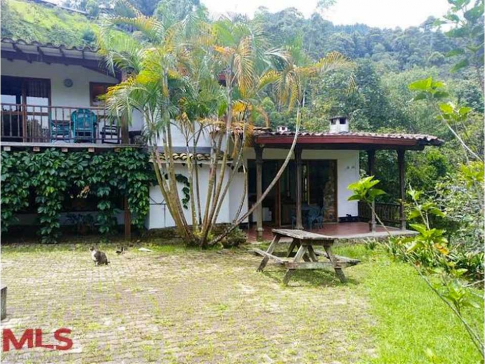 Vendo casa lote en Envigado loma del chocho parcelación aguas claras