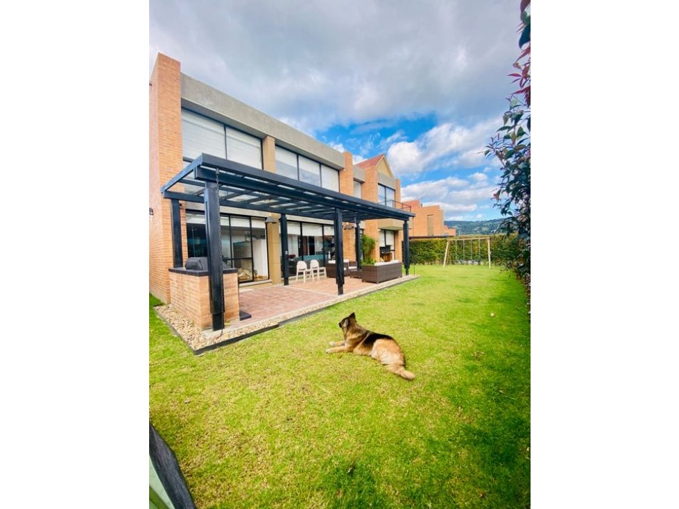 Vendo casa tipo passo con pérgola en hacienda fontanar Chía