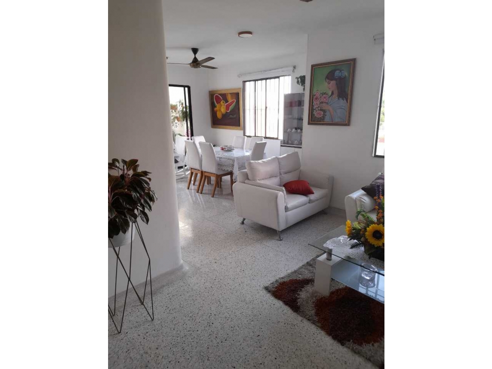 Vendo, Ciudad Jardín, amplio apartamento primer piso con patio