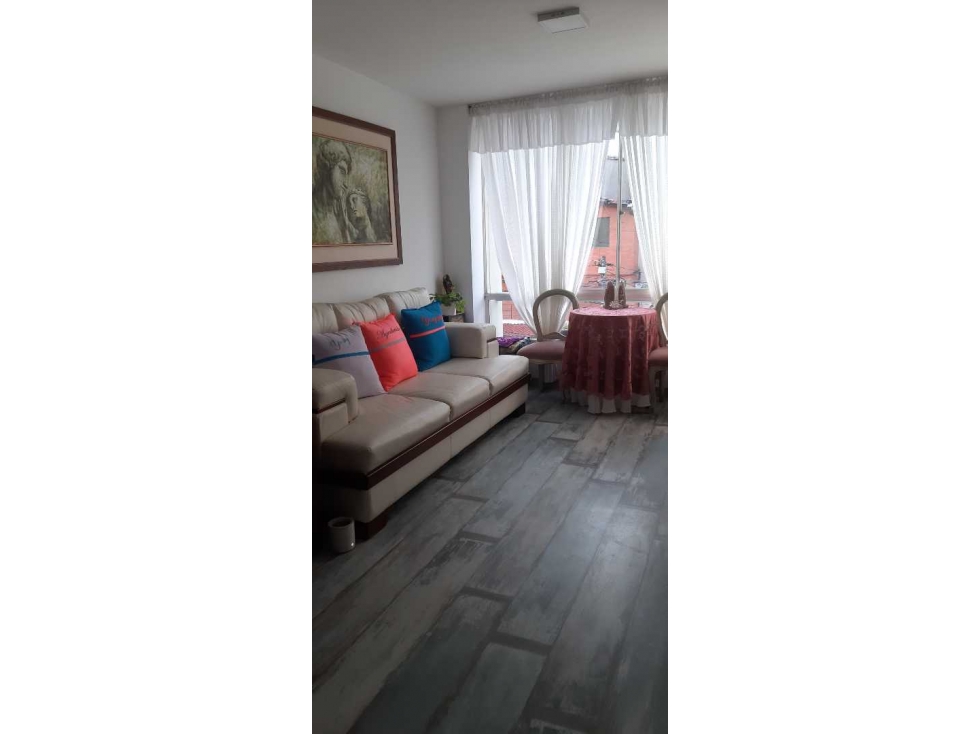 VENDO COMODO APARTAMENTO REMODELADO EN LAURELES