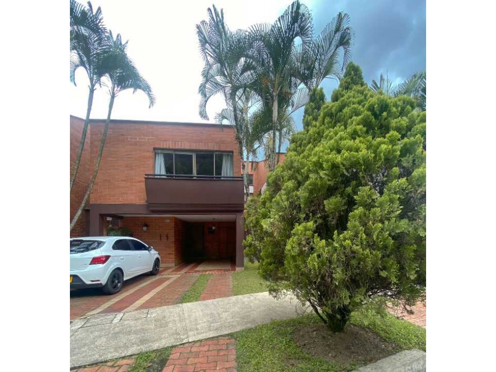 VENDO HERMOSA CASA EN ENVIGADO, CUMBRES. URB SIENA