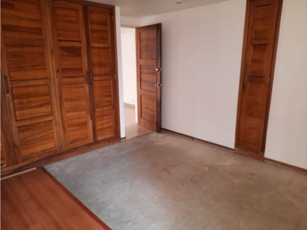 VENDO HERMOSO APARTAMENTO PARA REMODELAR AL LADO DEL HOTEL DANN CARTÓN