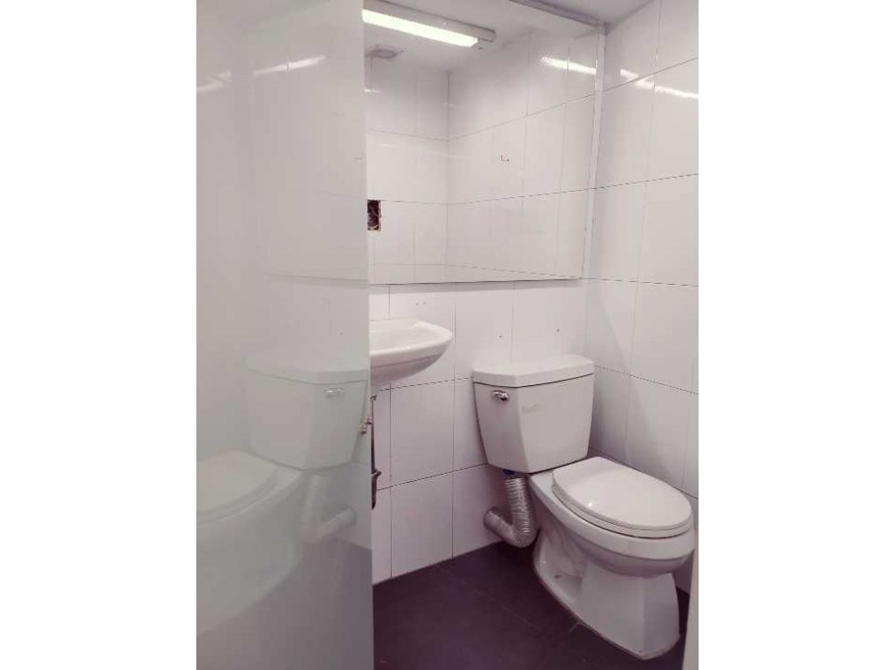 Vendo oficina en Chicó. 38mtrs, baño, garaje.Yg