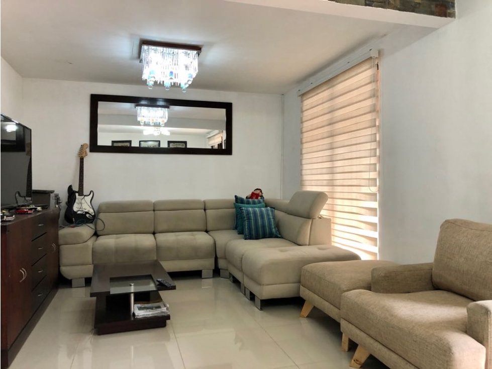 Venta de casa remodelada en Condominio en Ciudad Jardín Cali Sur