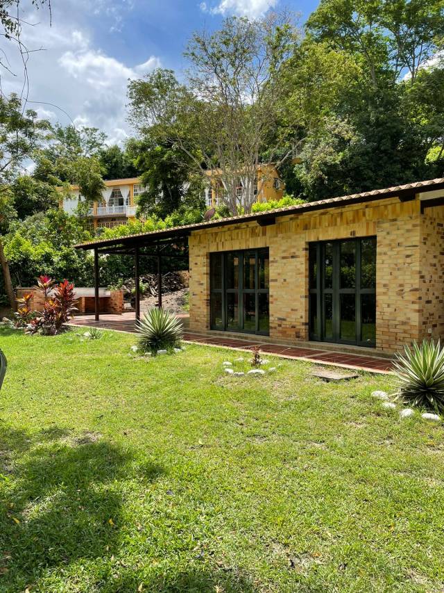 Casa De Campo En Conjunto Cerrado El Escondite Del Sol