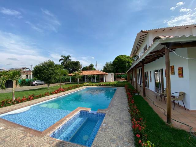 Venta de Finca ubicada en Santa Elena en Cerrito Valle