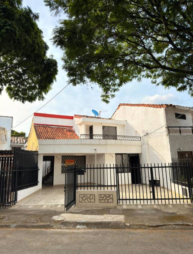 Casa de dos pisos mas Apartaestudio independiente Tequendama Cali